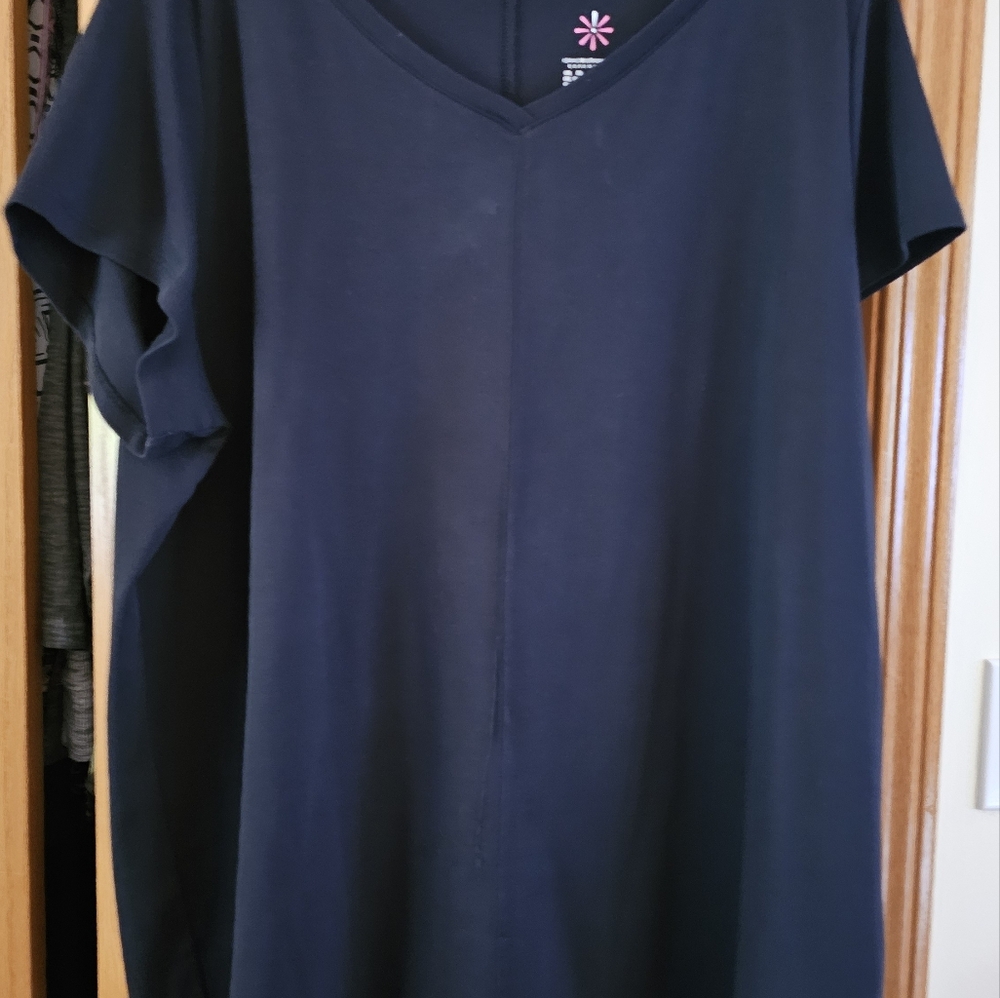 Plus size black t shirt.